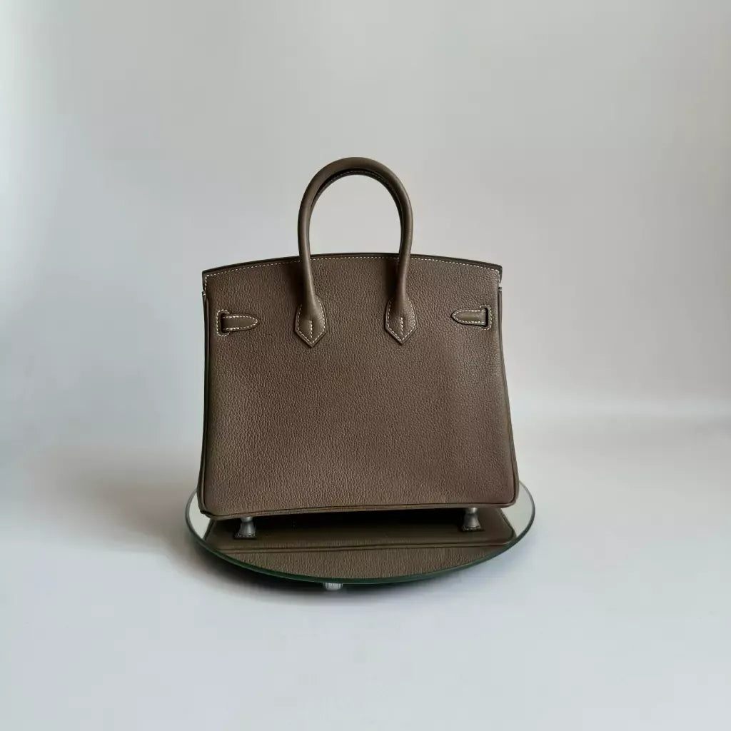 HERMÈS BIRKIN 25 HSS CRAIE/GRIS TOURTERELLE AUS TOGO-LEDER MIT GEBÜRSTETER GOLDENER HARDWARE