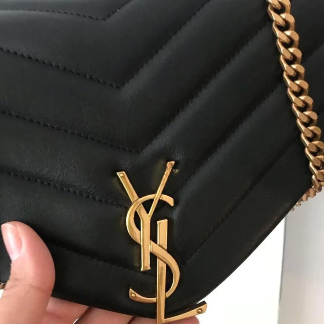 YSL SIGNATURE-KIT – LOULOU-TASCHE & OPYUM-SANDALE